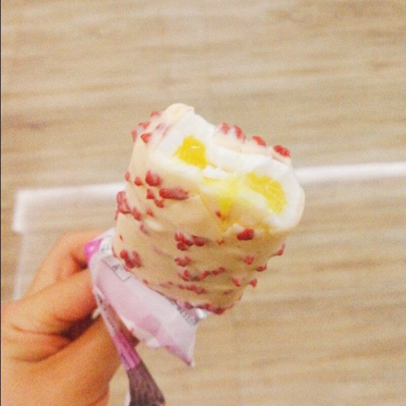 伊利新款冰淇淋，一支五块你觉得贵吗？(2)