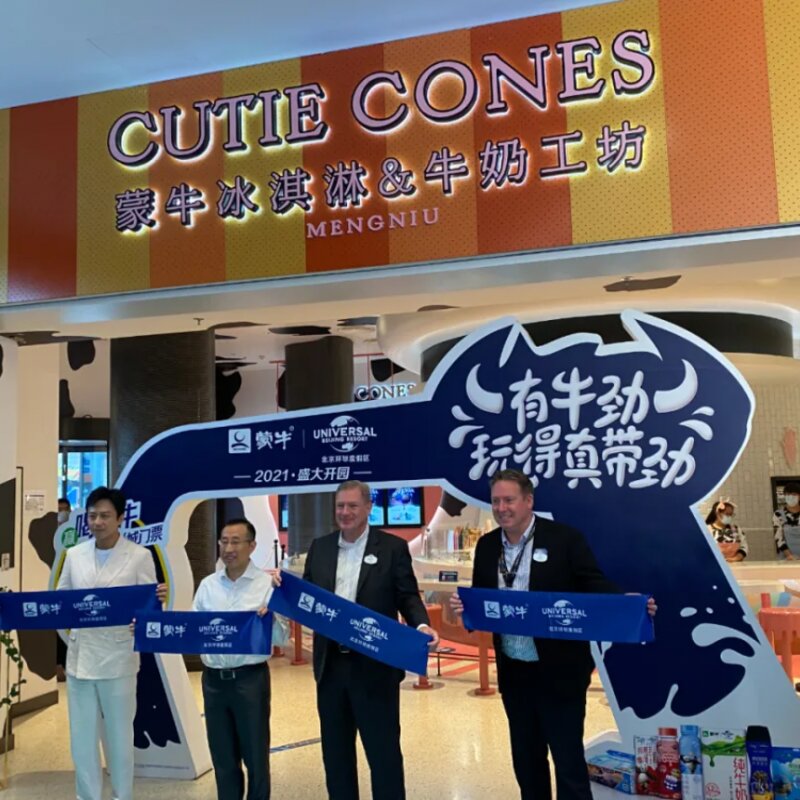 今天，蒙牛CEO亲身站台环球度假区冰淇淋店(1)
