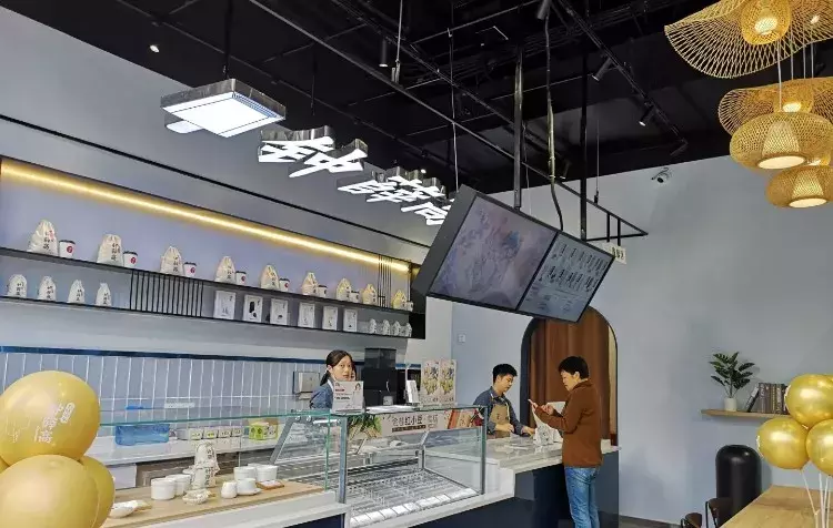 雪糕中的流量王，钟薛高开“酸”咖啡店要打造另一个爆款，你觉得他会从“网红”变成“长红”？吗？(11)