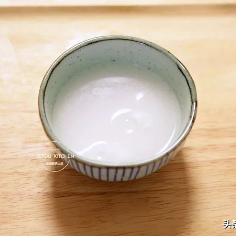 小时候常吃的老冰棍，在家做很简单，用牛奶、糖、糯米粉就可以做,想吃可以学(6)