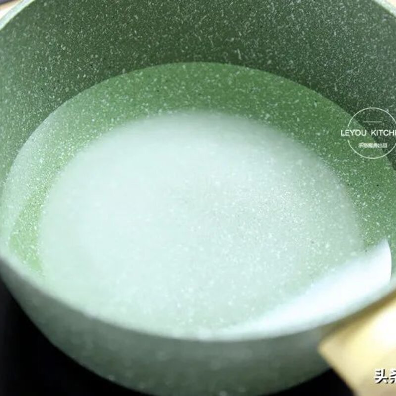 小时候常吃的老冰棍，在家做很简单，用牛奶、糖、糯米粉就可以做,想吃可以学(7)