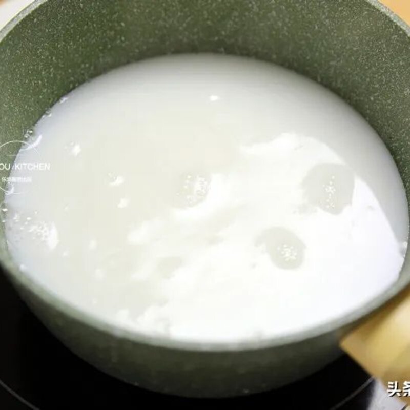 小时候常吃的老冰棍，在家做很简单，用牛奶、糖、糯米粉就可以做,想吃可以学(8)