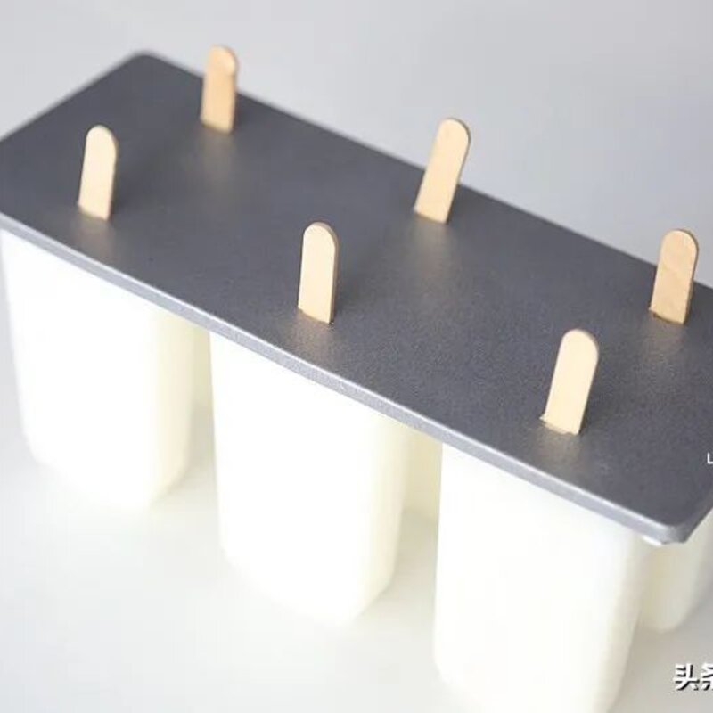 小时候常吃的老冰棍，在家做很简单，用牛奶、糖、糯米粉就可以做,想吃可以学(9)