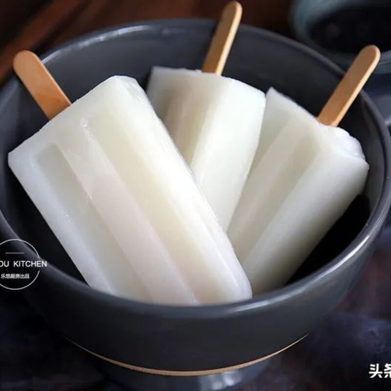 小时候常吃的老冰棍，在家做很简单，用牛奶、糖、糯米粉就可以做,想吃可以学(10)