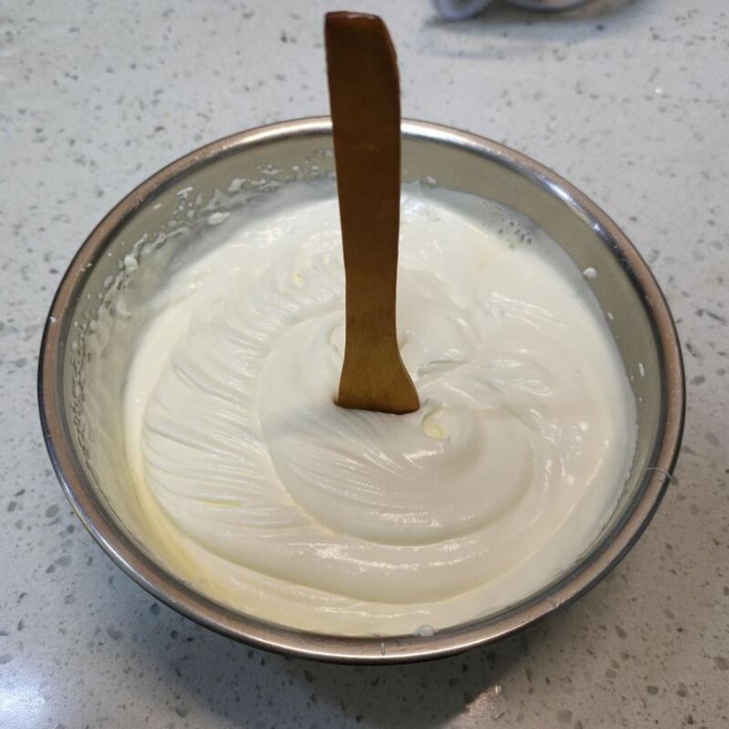 小布丁雪糕的做法（把牛奶倒进锅里几步就能做出香甜松软）(6)