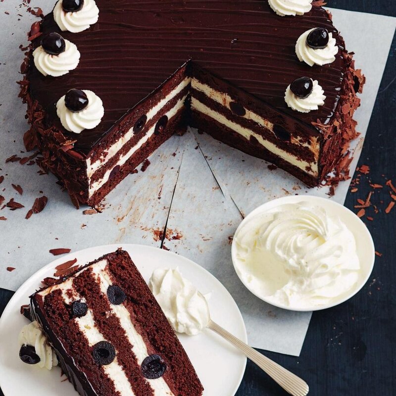 黑森林蛋糕上面黑色的是什么（做法和配方分享）(1)