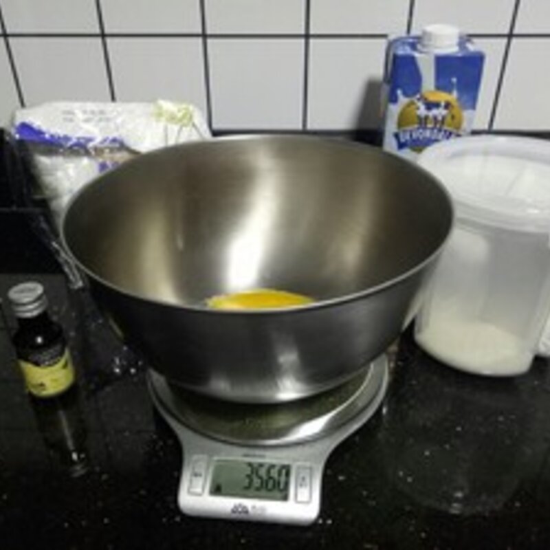 巧克力脆皮梦龙雪糕做法（不用搅拌没有冰渣熟蛋版的冰淇淋）(4)