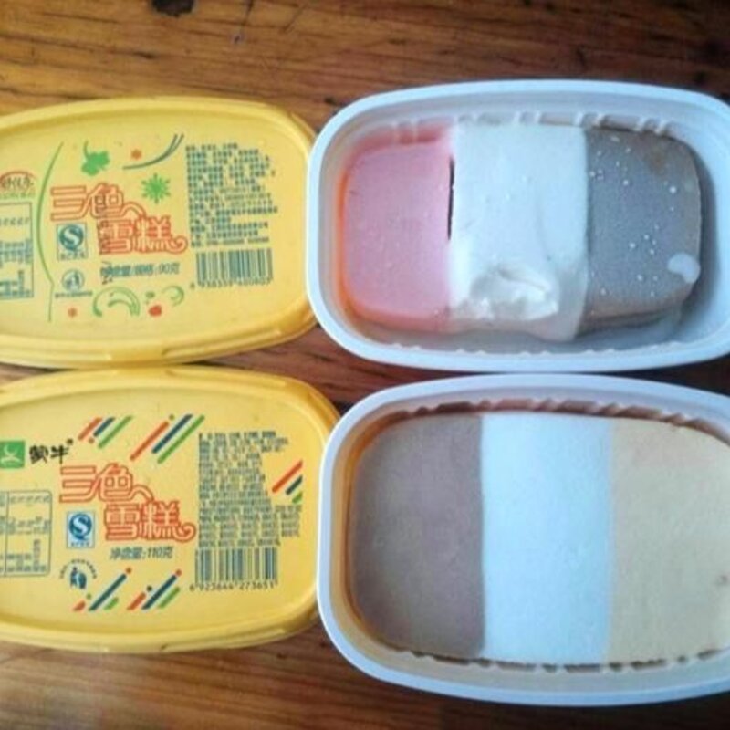 蒙牛伊利谁更好吃（三色雪糕到底谁是山寨）(2)