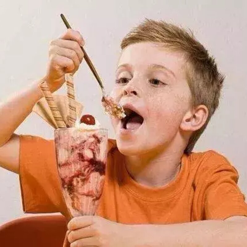 小孩雪糕能吃多吗（浅析小孩吃太多冰淇淋的危害）(2)