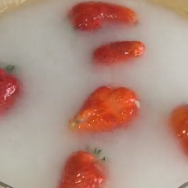 草莓雪糕怎么做又简单（草莓雪糕做法和配方都告诉你）(3)