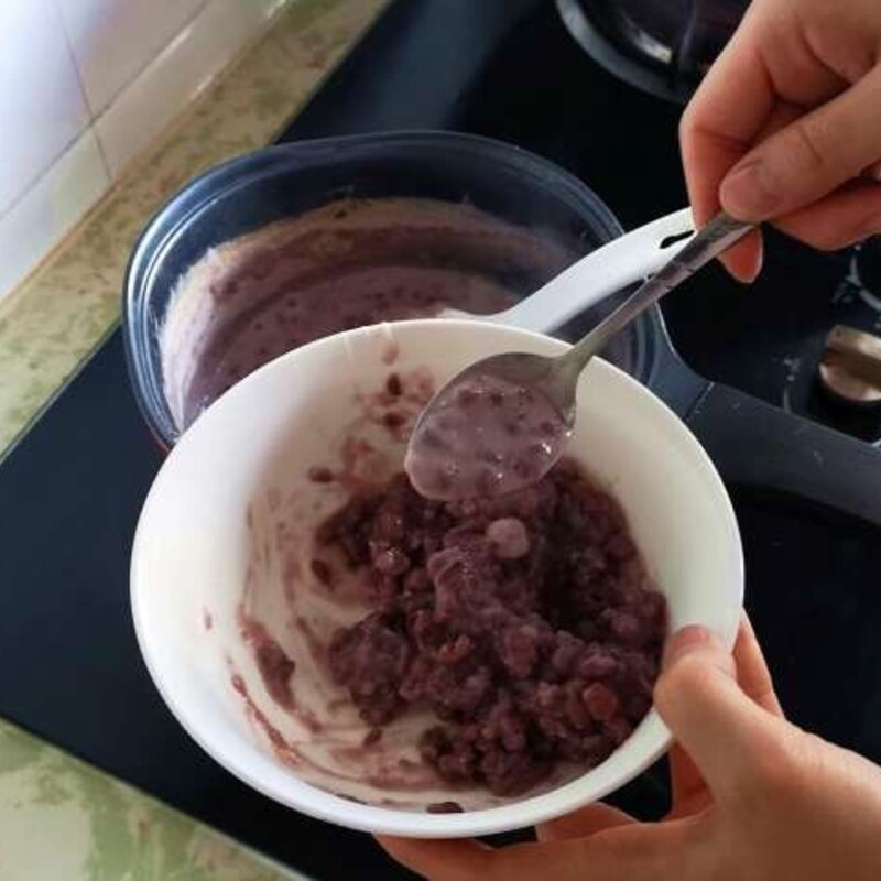 红豆牛奶雪糕制作方法（教你一碗红豆一袋牛奶家自制雪糕）(7)