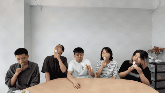 一根雪糕能舔几口？钟薛高那么贵能舔几口？(9)